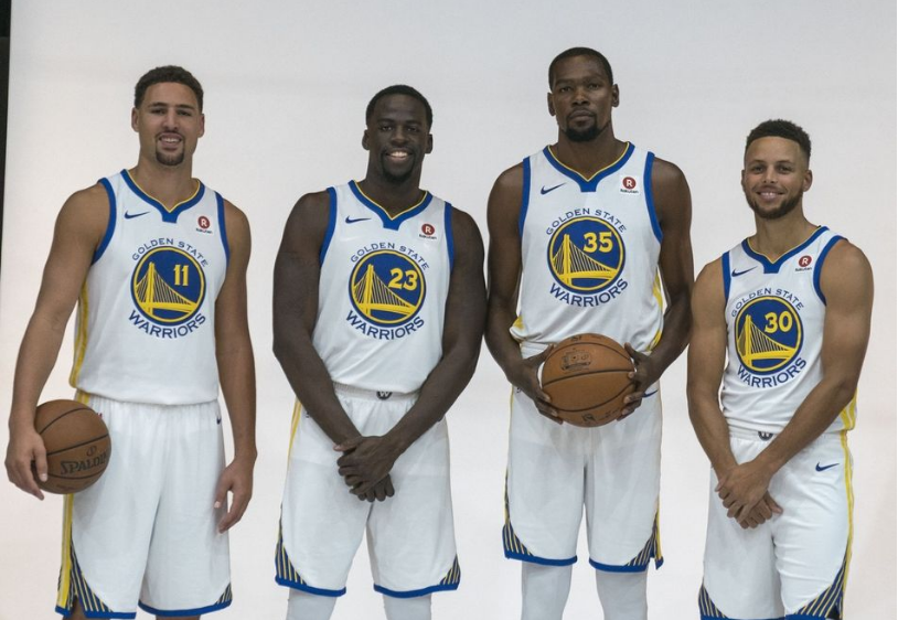 五粮液全球发售世界杯官方联名产品，打造中国白酒国际化“品效合一”新样本（五粮液世界杯官方联名全球发售，树立中国白酒出海“品效合一”新标杆）