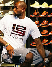 没射正，莱万是巴萨队史首位单赛季西甲两次罚点射偏的球员（莱万本场零射正，成巴萨队史单赛季西甲两次点球踢偏第一人）