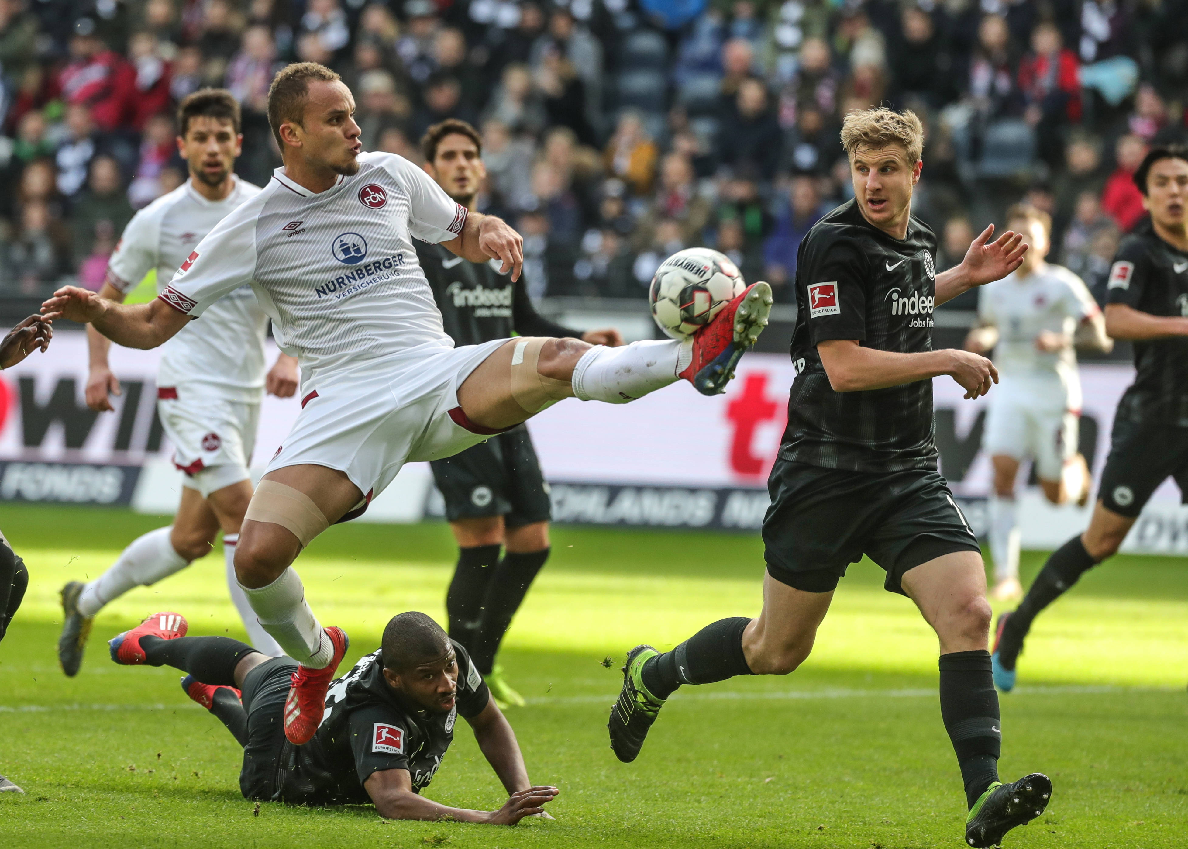 欧冠不敌利物浦，皇马遭遇赛季第二败&6连胜遭终结（皇马欧冠不敌利物浦：赛季第二败，六连胜止步）