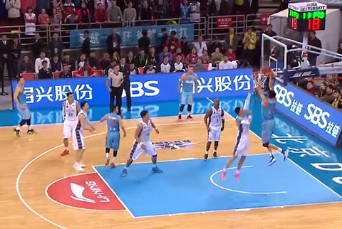 都体：弗拉霍维奇遭遇左腿拉伤，预计将缺阵至今年年底（都灵体育报：弗拉霍维奇左腿拉伤，预计休战至今年底）