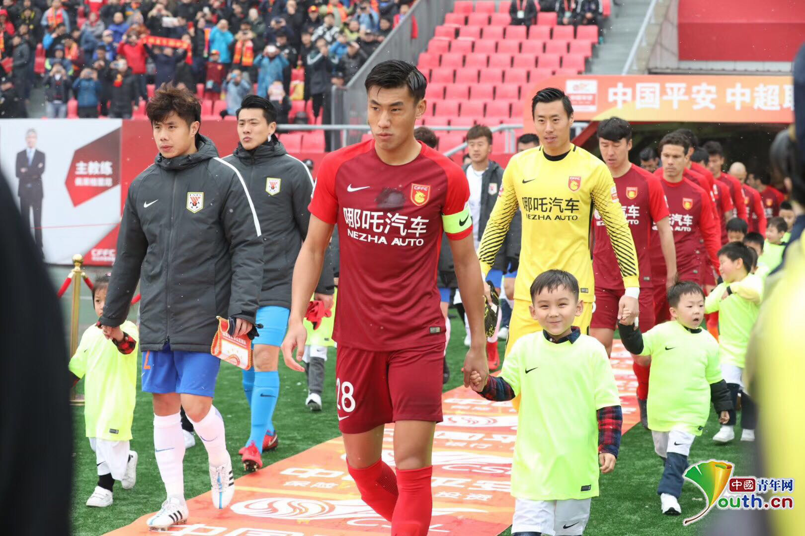 根本不休息！贺希宁打满半场3记三分球拿下11分1板3助1断（半场未下火线！贺希宁三记三分轰下11分1板3助1断）