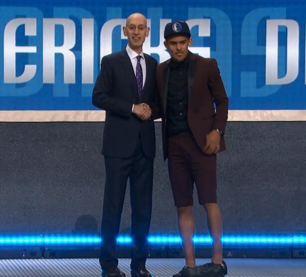 扑救成功率仅58%！多纳鲁马此项数据排在英超倒数第三（多纳鲁马扑救成功率仅58%，英超该项排名倒数第3）