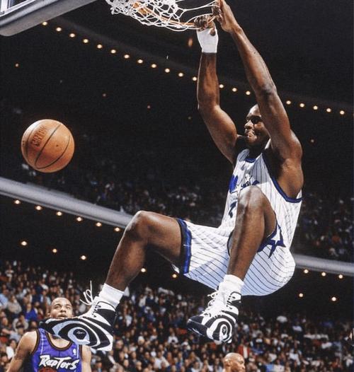 布尼达为何没首发？阿贾克斯主帅：他训练迟到了（阿贾克斯主帅解释布尼达未首发：因训练迟到）