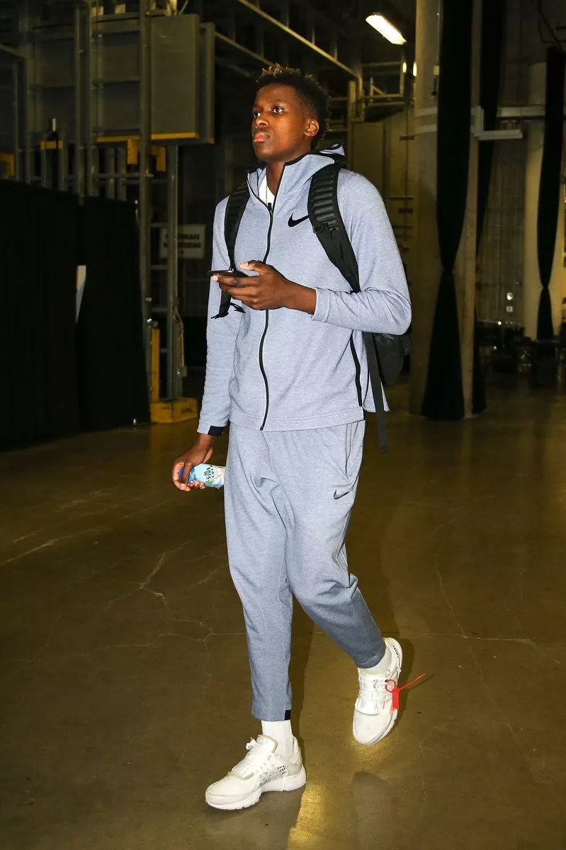 米兰vs拉齐奥：莱奥搭档恩昆库，莫德里奇、拉比奥出战（米兰迎战拉齐奥：莱奥联袂恩昆库，莫德里奇、拉比奥出战）