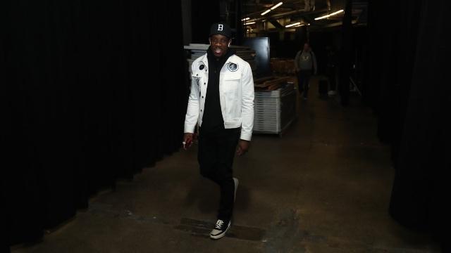 广东男篮在CBA杯赛中以94-80击败广州男篮，奎恩全场高效表现，贡献29分6篮板7助攻5抢断，助力球队取得首胜。（奎恩高效砍29+6+7+5，广东94-80击退广州，迎来CBA杯首胜）