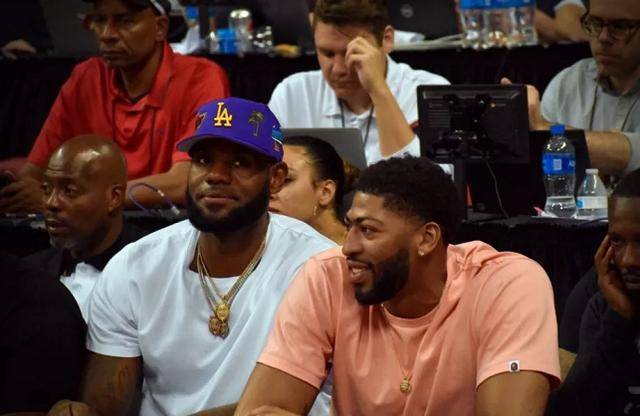 本菲卡客场2-0阿贾克斯，萨穆埃尔-达尔、巴雷罗建功（本菲卡客场2-0击败阿贾克斯 萨穆埃尔-达尔与巴雷罗破门）