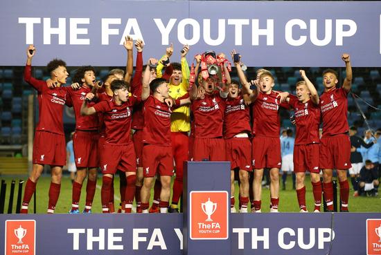 🎮HLE 1-1 T1：Kanavi装甲猴离谱送命，T1扳平总比分（HLE与T1战至1-1：Kanavi坦猴频繁送命，T1强势追平）