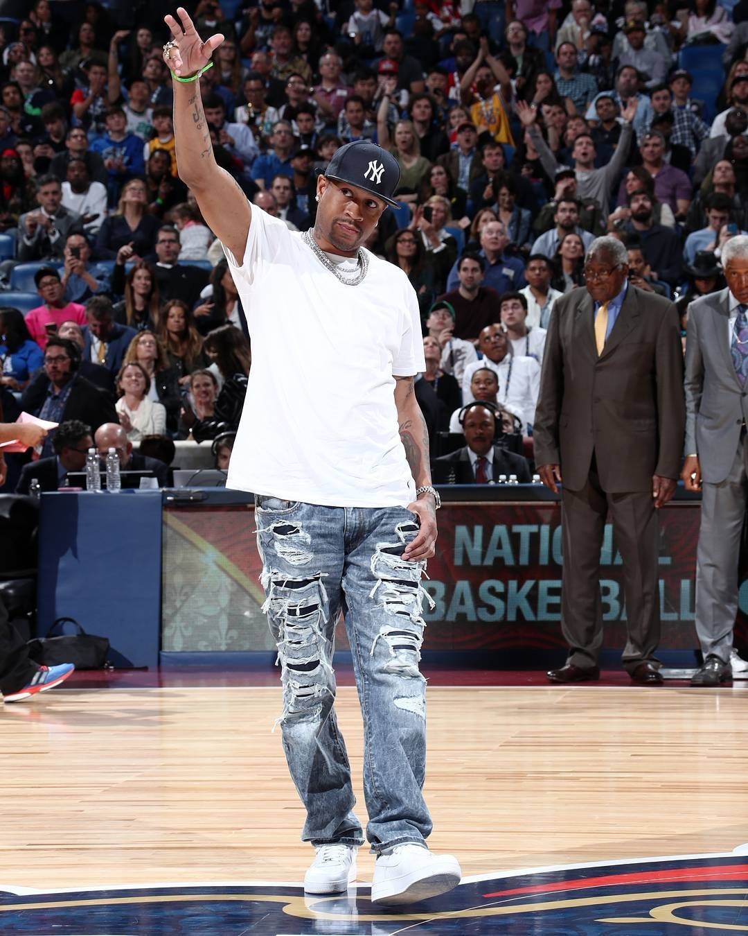 孙兴慜深情告别热刺，称永远与球队同在（孙兴慜动情道别热刺：将永远与球队同在）