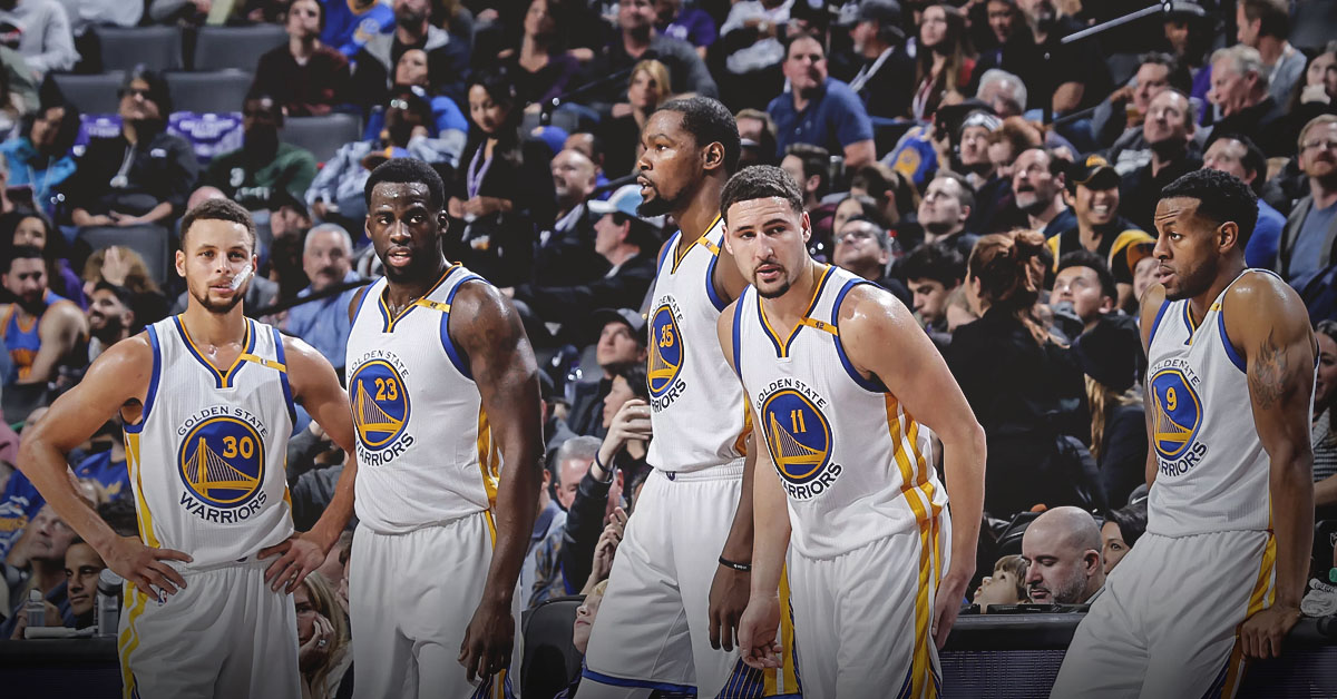 勇士领先11分被爵士逆转，库里甩锅球队防守，不提最后两投不中（勇士11分优势遭爵士翻盘，库里将责任指向防守，避谈末节两投不中）