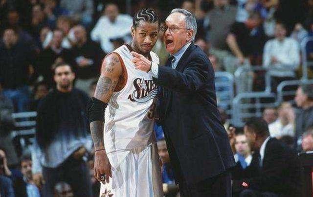 中足联财务约定：球员收取合同外价值超一万元现金或物品需报备（中足联财务规定：球员获合同外价值超1万元的现金或物品须报备）