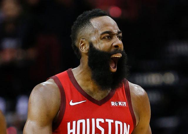 纯粹的热爱，孔德在贝宁和当地的孩子们一起赤脚踢球（热爱至纯：孔德在贝宁与当地孩子光脚踢球）