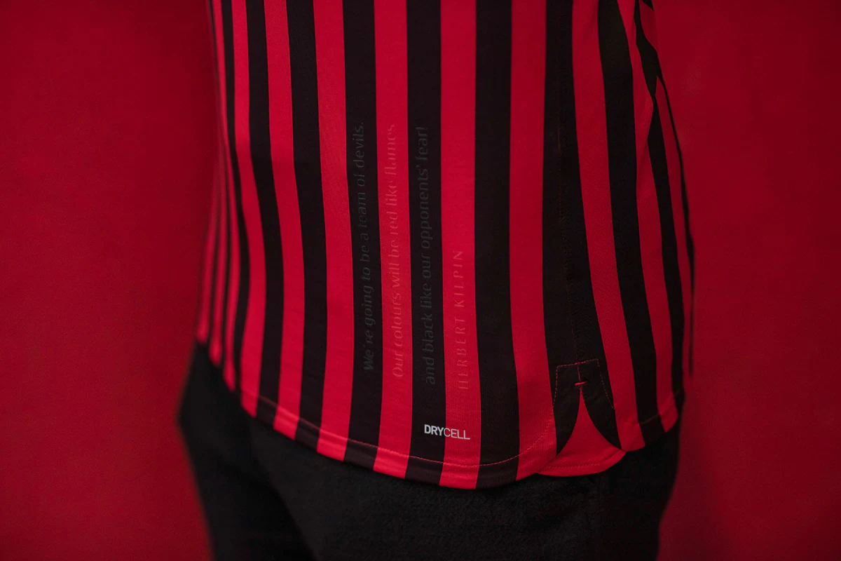 山东泰山足球俱乐部：中超首支积分1500分球队的荣耀之路（山东泰山：中超首个1500分俱乐部的辉煌征途）