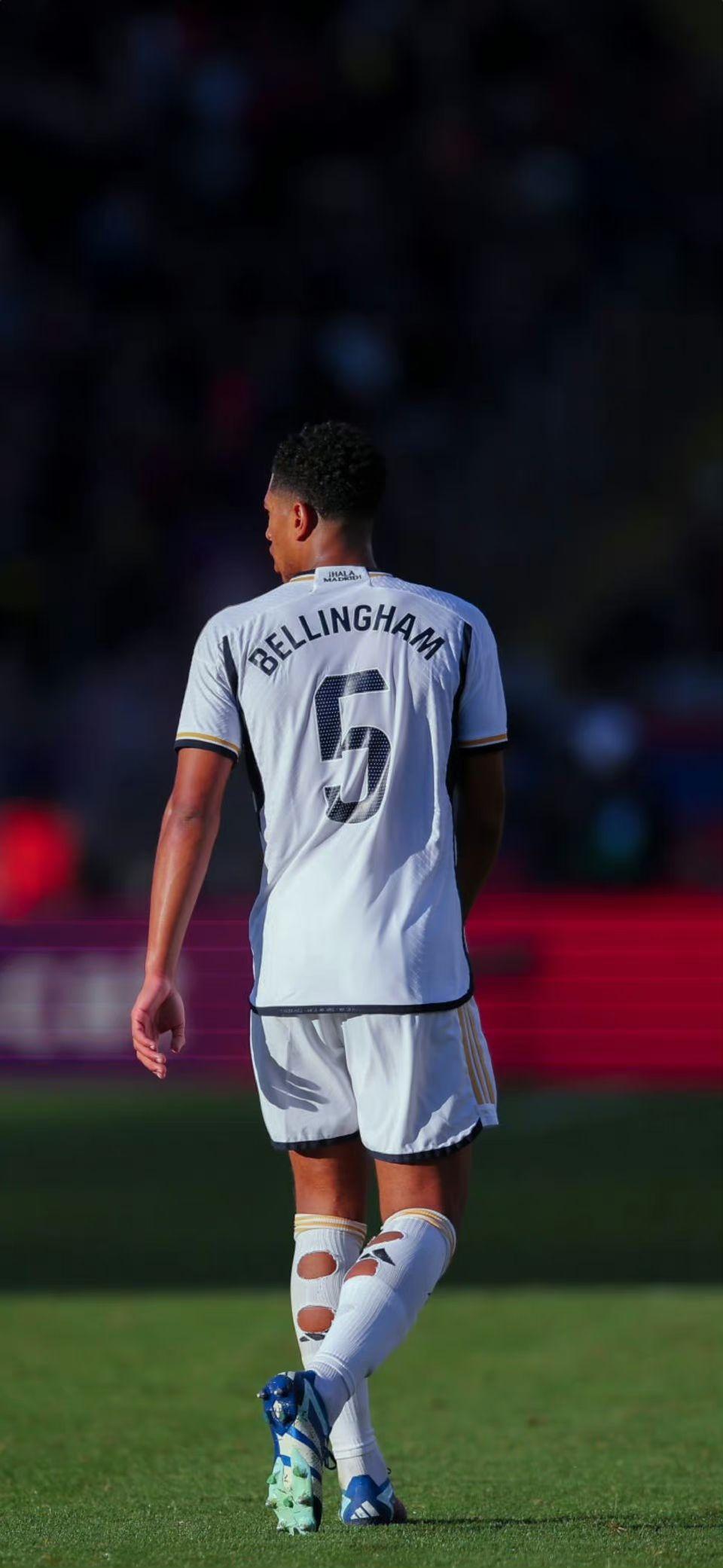 巴洛特利：现在的足球对抗更激烈，我认为自己仍能有出色表现（巴洛特利：当今足球对抗更强烈，我依然有能力踢出高水平）