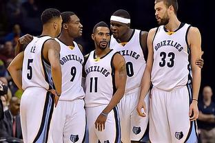 2025年铜梁龙主场场均观众超1.5万人，间接拉动消费约11亿元（2025年铜梁龙主场均观众逾1.5万，带动约11亿元消费）