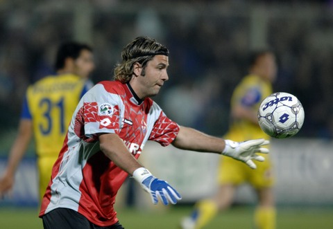 扑点+6次扑救，迈尼昂当选与国米一役米兰队内最佳球员（扑出点球并完成6次扑救，迈尼昂当选米兰战国米队内最佳）