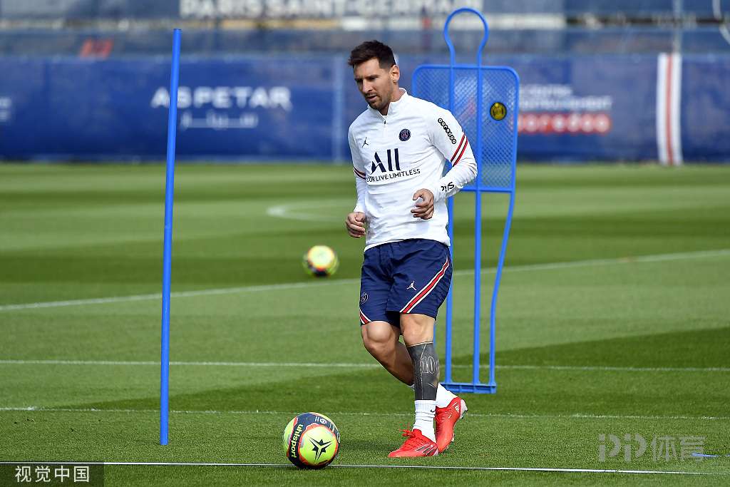 双喜临门！亨德森迎小蜜蜂处子球+英格兰赛场第600场里程碑（喜上加喜！亨德森收获小蜜蜂首球，达成英格兰赛场600场里程碑）